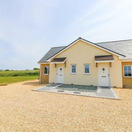 6 Yarmouth Cottages Freshwater Exterior photo